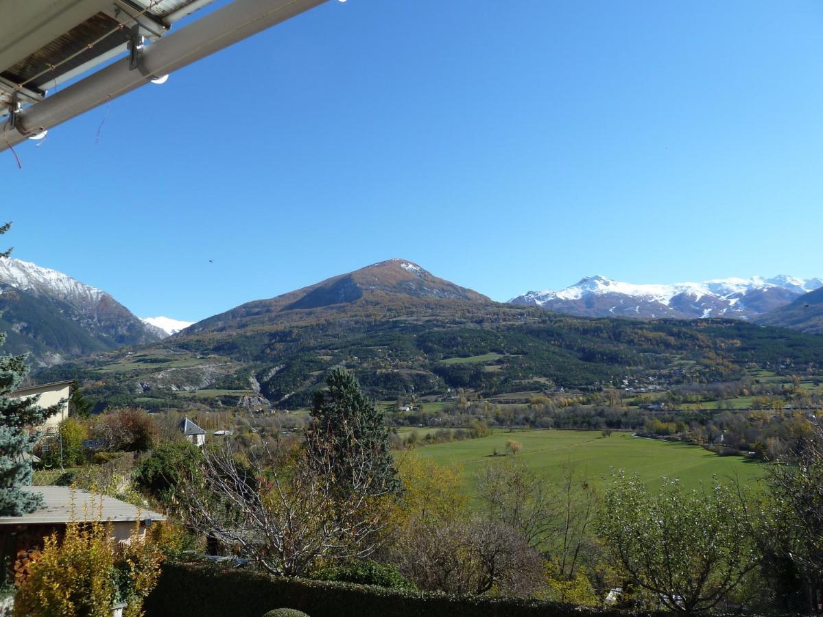 Vue Sur Les Montagnes Apartment Амбрюн Екстериор снимка