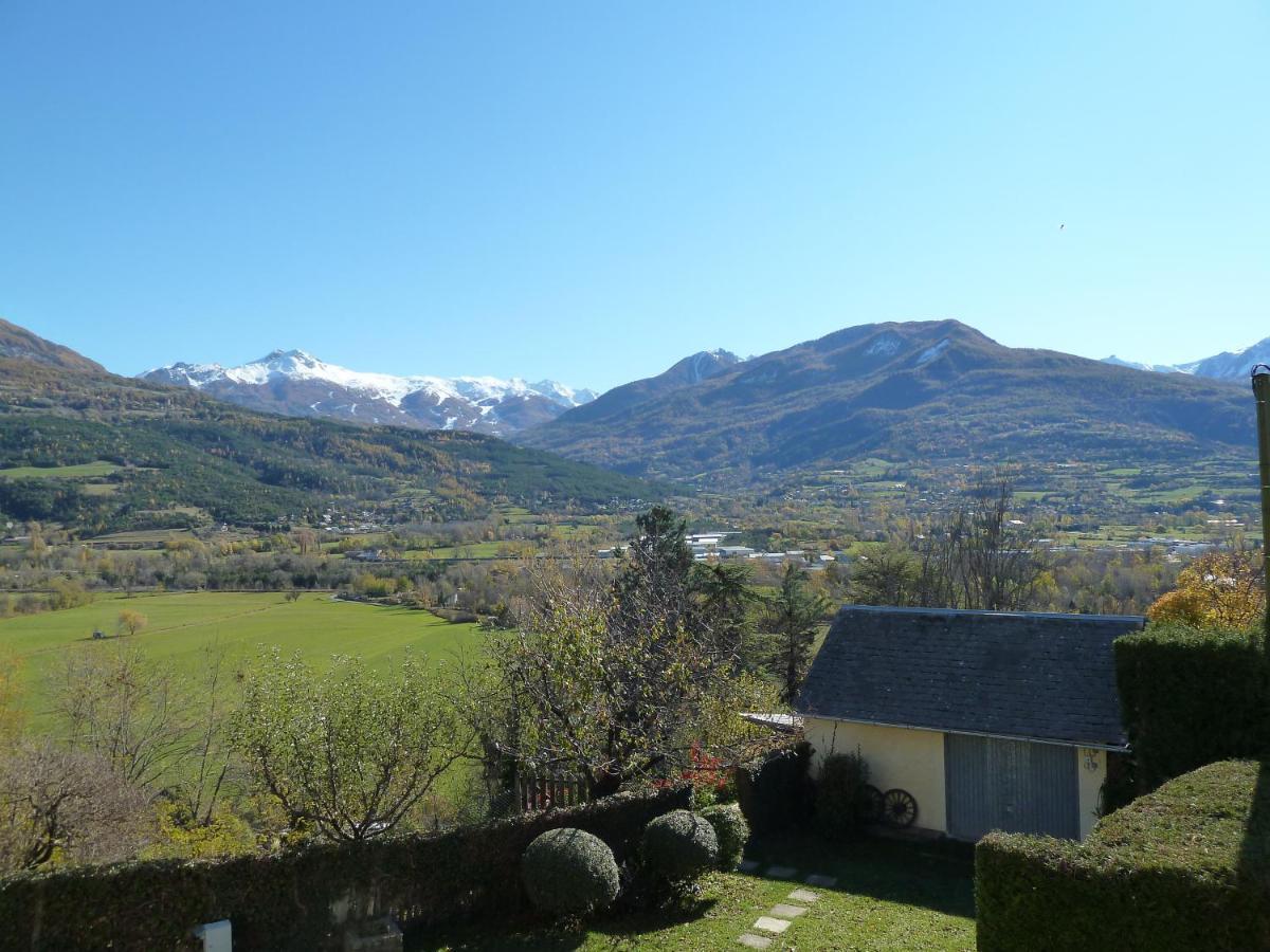 Vue Sur Les Montagnes Apartment Амбрюн Екстериор снимка