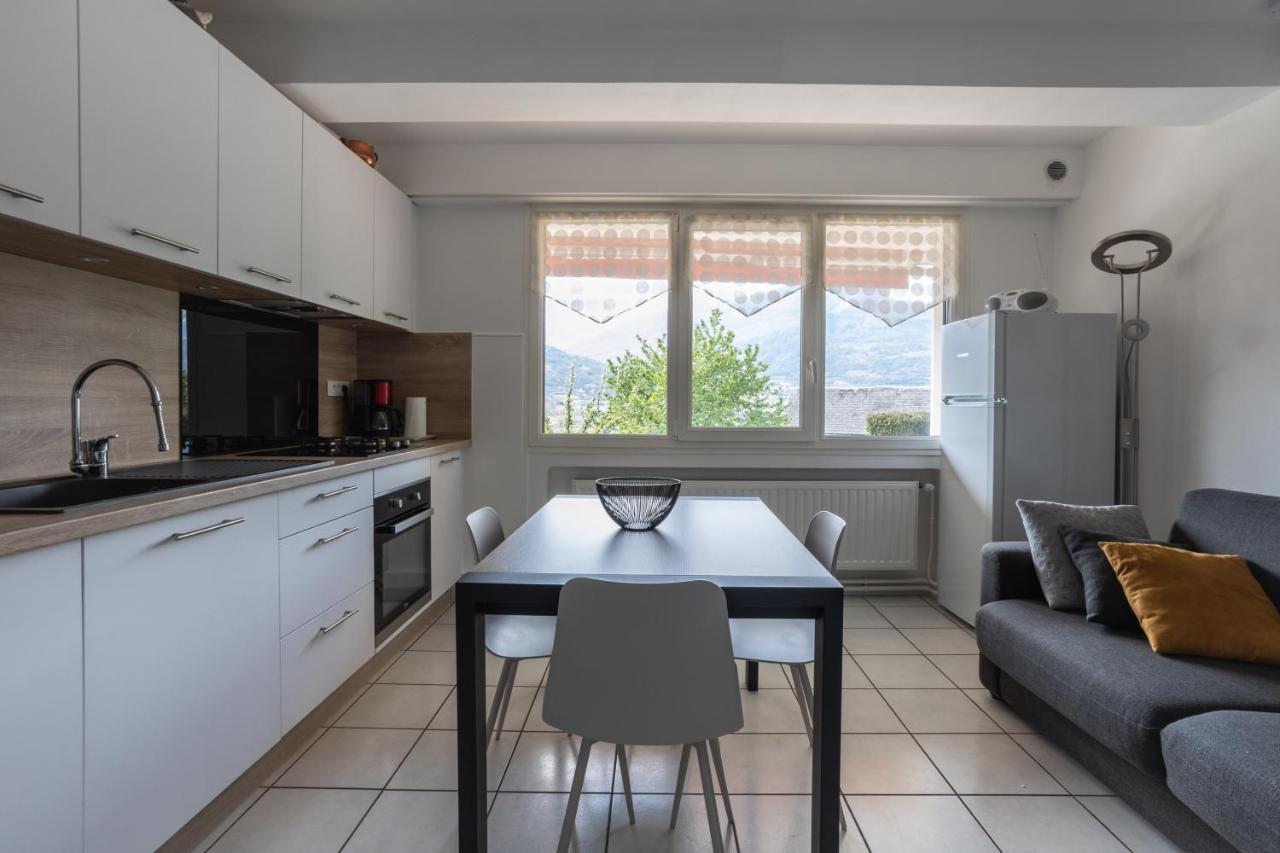 Vue Sur Les Montagnes Apartment Амбрюн Екстериор снимка