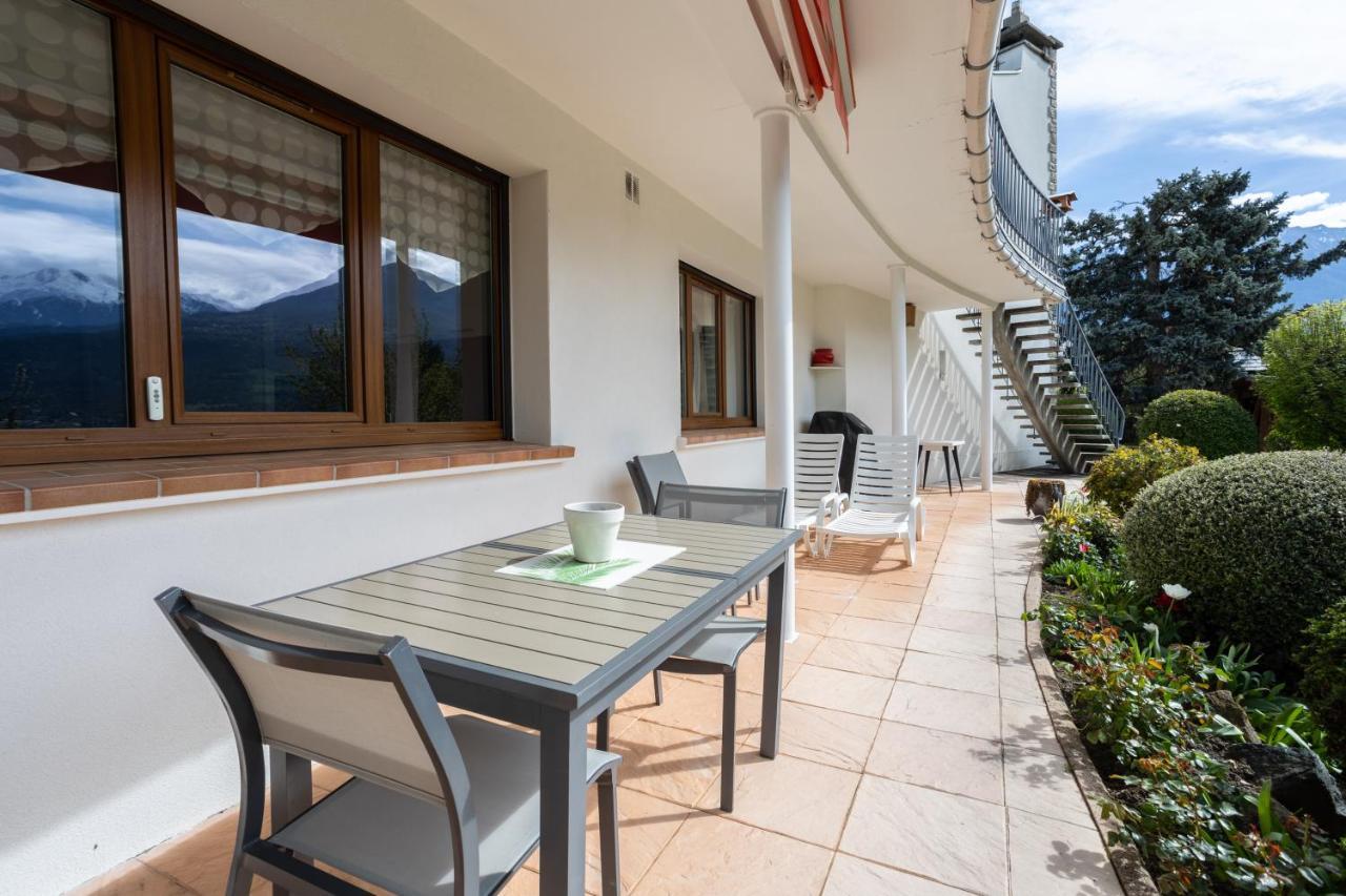 Vue Sur Les Montagnes Apartment Амбрюн Екстериор снимка