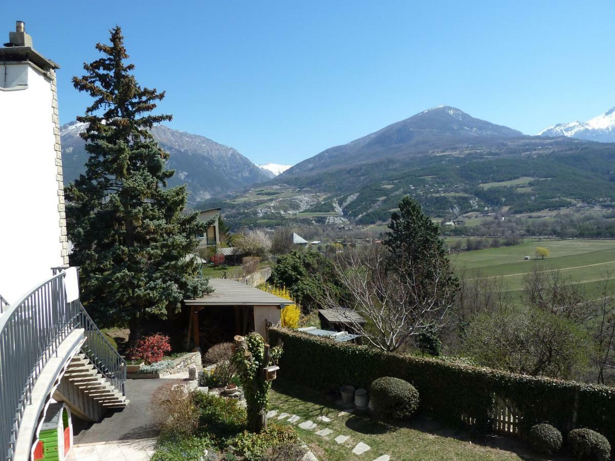 Vue Sur Les Montagnes Apartment Амбрюн Екстериор снимка