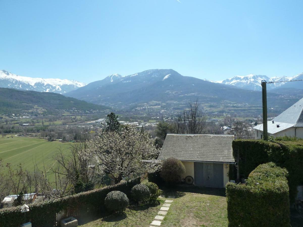 Vue Sur Les Montagnes Apartment Амбрюн Екстериор снимка