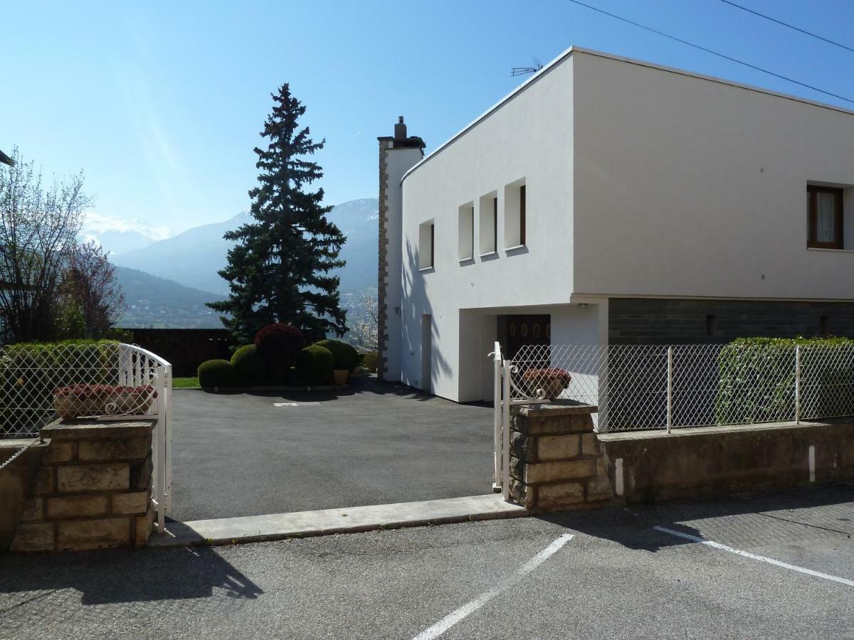 Vue Sur Les Montagnes Apartment Амбрюн Екстериор снимка